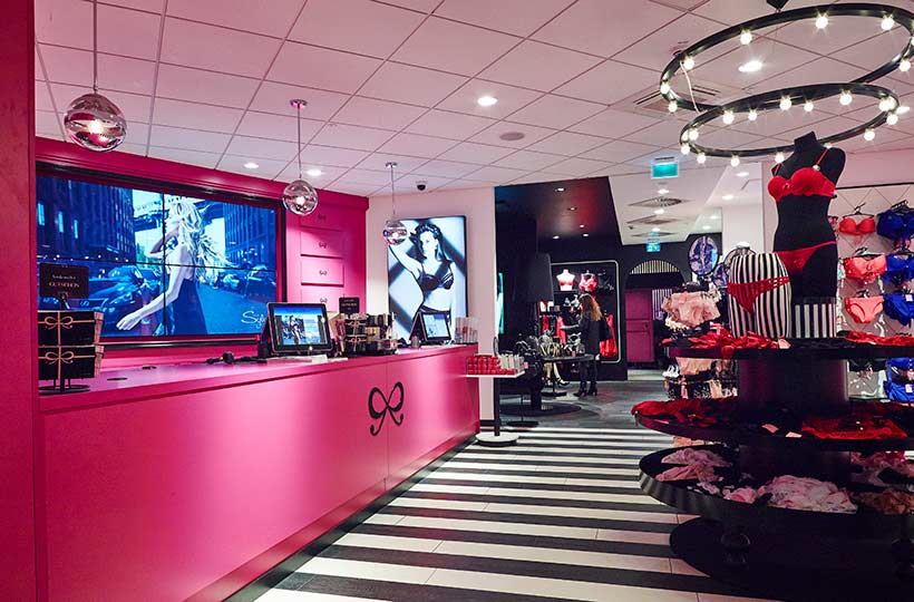 Innenansicht des Hunkemöller Shops in Düsseldorf, Referenz-Shop der Figo Gmbh, Shopdesign, Shopkonzeption, Projektleitung und Bauleitung