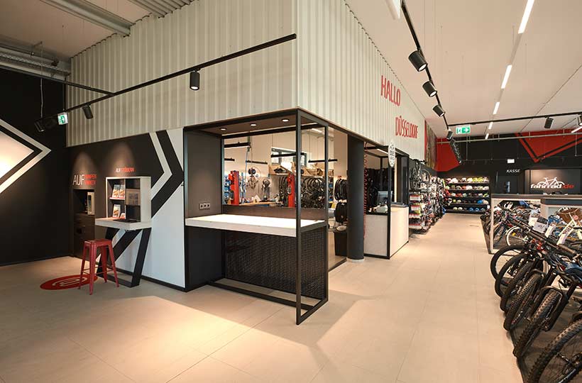 Ladenbereich des Fahrrad.de Shops in Stuttgart, Referenz-Shop der Figo Gmbh, Shopdesign, Shopkonzeption, Projektleitung und Bauleitung