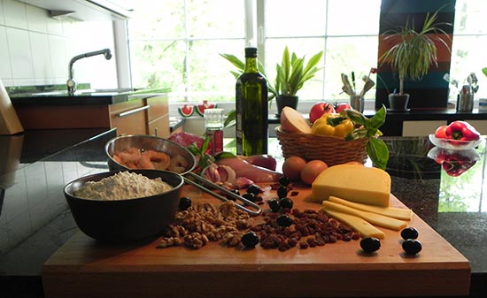 Tisch mit Lebensmitteln - Figo GmbH - Shopdesign, Shopkonzepte, Bauleitung, Projektmanagement