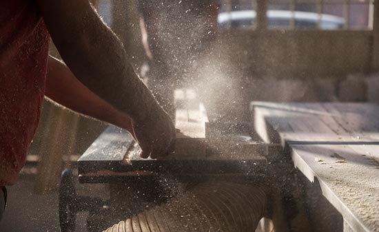 Werkstatt mit Holzsäge - Figo GmbH - Shopdesign, Shopkonzepte, Bauleitung, Projektmanagement